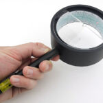 The CATRA Hobbigoni measures blade and bevel angles with a LASER.